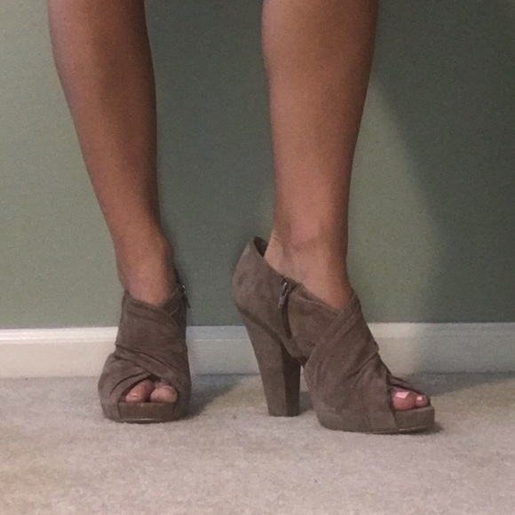 Brown open toe booties - Picture 2 of 2